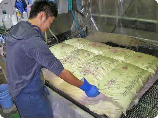 シミ取りの開始です。