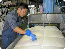 頑固な汚れは前処理を行います。