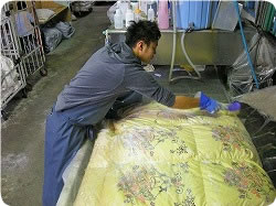 仕上がりにムラができないよう丁寧に塗布します。