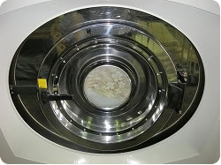 沢山の水と石けんを使用してお布団の中もしっかりクリーニング