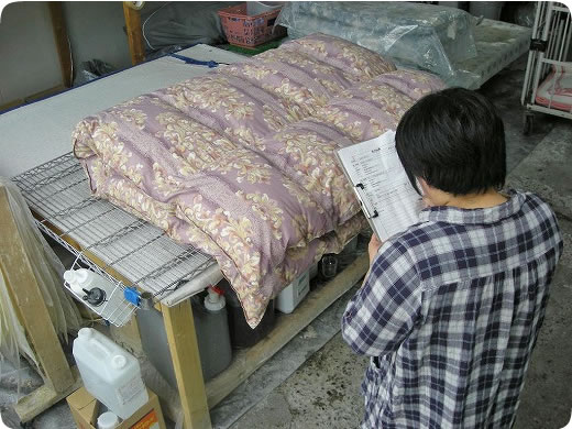 お布団の状態を控え、全スタッフで共有します。