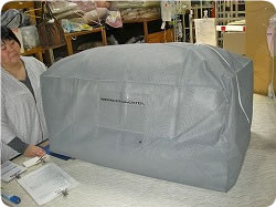 不織布にまとめて梱包完了です。